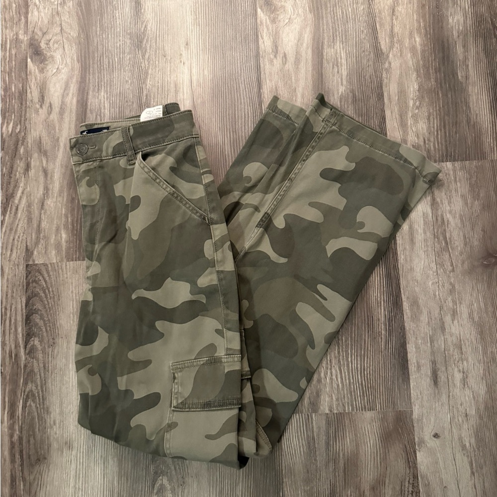 Hollister Camo Cargo Ultra High Rise Dad Pant